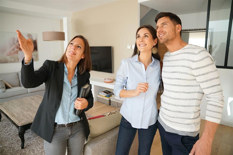 Dealing with Estate Agents: Top Tips for a Smooth Property Transaction